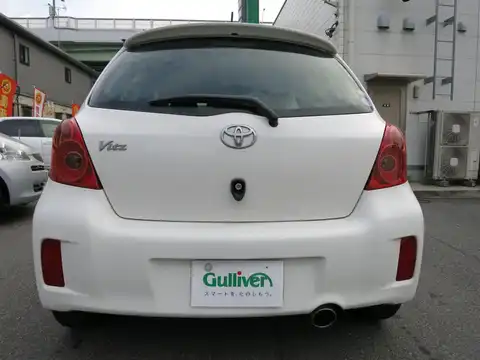 カタログ画像：ヴィッツ （VITZ） ＲＳ 2009年8月 DBA-SCP90 1300cc ホワイト 燃費20.0km / l バック