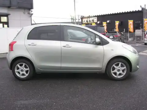 カタログ画像：ヴィッツ （VITZ） Ｆ アドバンスドエディション 2007年1月 DBA-SCP90 1300cc ライトグリーンメタリック 燃費19.6km / l 外装