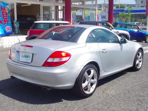 カタログ画像：ＳＬＫ （SLK） ＳＬＫ３５０ ＡＭＧスポーツエディション 2006年9月 DBA-171456 3500cc キューバナイトシルバー（Ｍ）orテルリウムシルバー（Ｍ）orイリジウムシルバー（Ｍ） 燃費9.3km / l バック