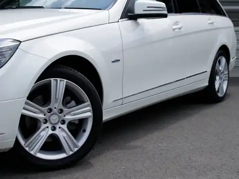 カタログ画像：Ｃクラスステーションワゴン （C-CLASS STATIONWAGON） Ｃ２００ ＣＧＩブルーエフィシェンシー ステーションワゴン アバンギャルド スペシャルエディション 2010年2月 DBA-204248 1800cc カルサイトホワイト 燃費11.6km / l 外装