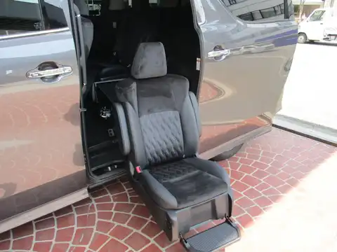 カタログ画像：アルファードハイブリッド （ALPHARD HYBRID） ハイブリッドＳＲ サイドリフトアップシート装着車 2015年1月 DAA-AYH30W 2500cc グレーメタリック 燃費18.4km / l 内装