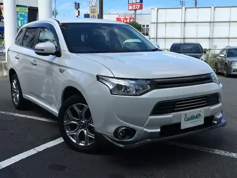 カタログ画像：アウトランダーＰＨＥＶ （OUTLANDER PHEV） Ｇプレミアムパッケージ 2014年1月 DLA-GG2W 2000cc ホワイトパール メイン（その他）