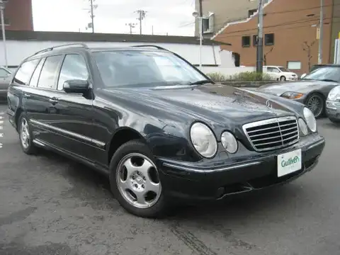 カタログ画像：Ｅクラスステーションワゴン （E-CLASS STATIONWAGON） Ｅ３２０ ４マチック ステーションワゴン アバンギャルド 2001年1月 GF-210282 3200cc エメラルドブラック 燃費8.4km / l メイン