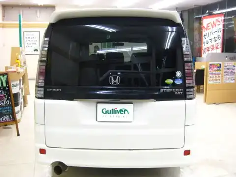 カタログ画像：ステップワゴン （STEPWAGON） スタイルエディション＋ナビ 2004年11月 CBA-RF6 2000cc プレミアムホワイト・パール 燃費11.6km / l バック