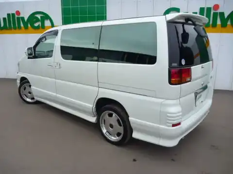 カタログ画像：エルグランド （ELGRAND） ハイウェイスター ７人乗り 2001年5月 GH-APWE50 3500cc ホワイトパール（３Ｐ）ｏｒホワイトパール（３Ｐ）（Ｓ．Ｆ．Ｈ．Ｃ） 燃費7.0km / l バック