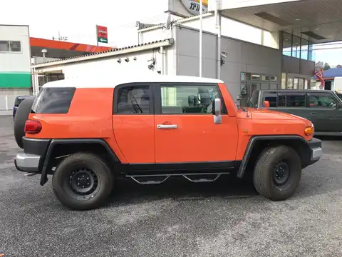 カタログ画像：ＦＪクルーザー （FJ CRUISER） ベースグレード 2012年7月 CBA-GSJ15W 4000cc ツートーン オレンジorツートーン ベージュ 燃費8.0km / l 外装