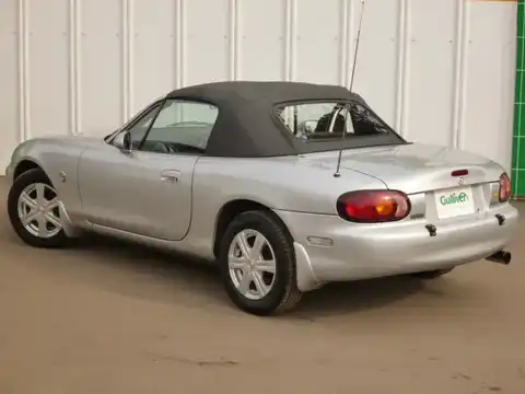 カタログ画像：ロードスター （ROADSTER） Ｍパッケージ 1999年10月 GF-NB6C 1600cc ハイライトシルバーメタリック 燃費12.0km / l バック