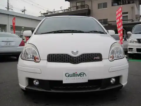 カタログ画像：ヴィッツ （VITZ） ＲＳ 2004年4月 CBA-NCP13 1500cc ホワイト 燃費17.0km / l フロント