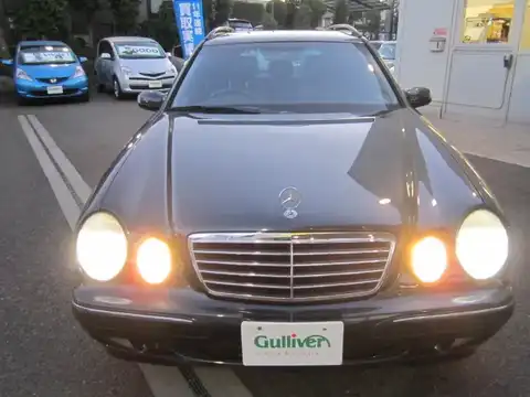 カタログ画像：Ｅクラスステーションワゴン （E-CLASS STATIONWAGON） Ｅ４３０ ステーションワゴン アバンギャルド 2001年1月 GF-210270 4300cc エメラルドブラック 燃費7.8km / l フロント