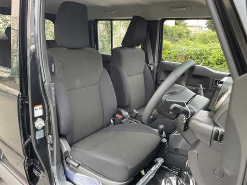 カタログ画像：ジムニーノマド （JIMNY NOMADE） ＦＣ 2025年4月 3BA-JC74W 1500cc ブルーイッシュブラックパール4 燃費13.6km / l フロント