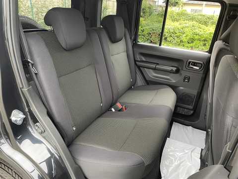 カタログ画像：ジムニーノマド （JIMNY NOMADE） ＦＣ 2025年4月 3BA-JC74W 1500cc ジャングルグリーン2 燃費13.6km / l バック