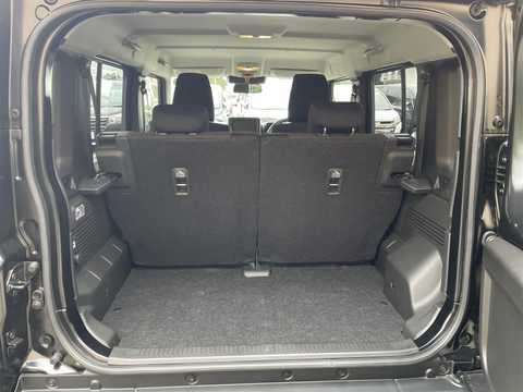 カタログ画像：ジムニーノマド （JIMNY NOMADE） ＦＣ 2025年4月 3BA-JC74W 1500cc ブルーイッシュブラックパール4 燃費13.6km / l 内装