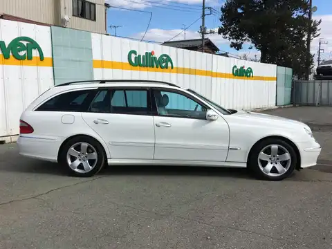 カタログ画像：Ｅクラスステーションワゴン （E-CLASS STATIONWAGON） Ｅ５００ ステーションワゴン アバンギャルド 2003年11月 GH-211270 5000cc アラバスターホワイト（Ｓ） 燃費7.0km / l 外装