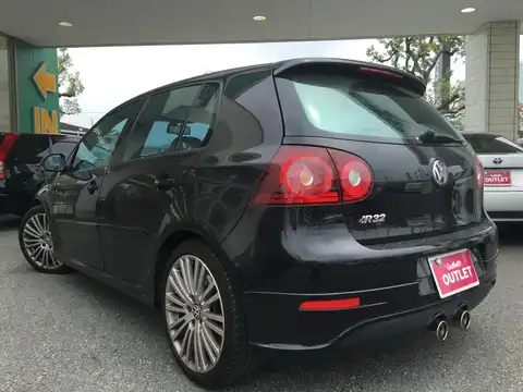 カタログ画像：ゴルフ （GOLF） Ｒ３２ 2007年9月 ABA-1KBUBF 3200cc ブラックマジックパールエフェクト 燃費10.8km / l バック