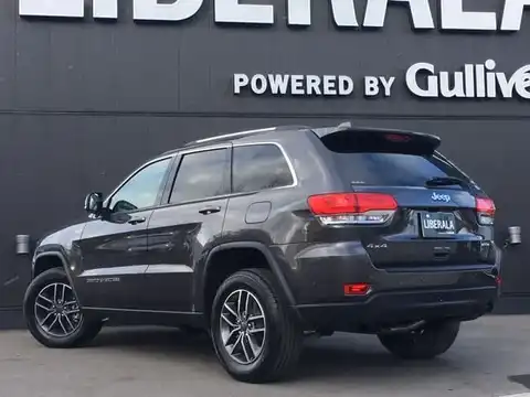 カタログ画像：ジープ・グランドチェロキー （JEEP GRAND CHEROKEE） ラレード 2019年10月 DBA-WK36T 3600cc グラナイトクリスタルメタリッククリアコート 燃費9.6km / l バック