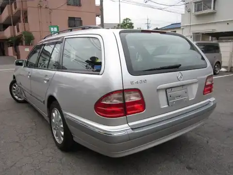 カタログ画像：Ｅクラスステーションワゴン （E-CLASS STATIONWAGON） Ｅ２４０ ステーションワゴン 2002年10月 GH-210262 2600cc 燃費8.9km / l バック