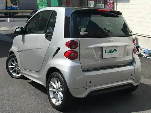 カタログ画像：スマートフォーツークーペ （SMART FORTWO COUPE） ｍｈｄパッション 2012年5月 ABA-451380 1000cc シルバーメタリック 燃費22.0km / l バック