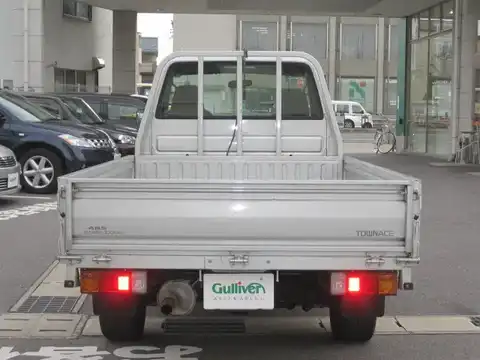 カタログ画像：タウンエーストラック （TOWNACE TRUCK） ＤＸ 2004年4月 GK-KM70 1800cc シルバーメタリック 燃費10.6km / l バック