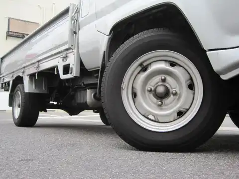 カタログ画像：タウンエーストラック （TOWNACE TRUCK） ＤＸ 2002年7月 KF-CM85 2200cc シルバーメタリック 燃費12.6km / l タイヤ