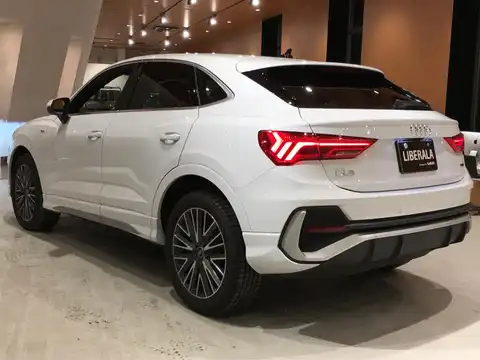 カタログ画像：Ｑ３スポーツバック （Q3 SPORTBACK） ３５ＴＤＩクワトロ Ｓライン 2020年8月 3DA-F3DFGF 2000cc グレイシアホワイトメタリック 燃費15.4km / l バック