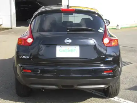 カタログ画像：ジューク （JUKE） １５ＲＸ タイプＶ 2012年6月 DBA-YF15 1500cc サファイアブラック（Ｐ） 燃費17.2km / l バック