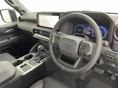 カタログ画像：ランドクルーザー２５０ （LAND CRUISER 250） ＶＸ 2024年4月 3DA-GDJ250W 2800cc プラチナホワイトパールマイカ 燃費11.0km / l フロント