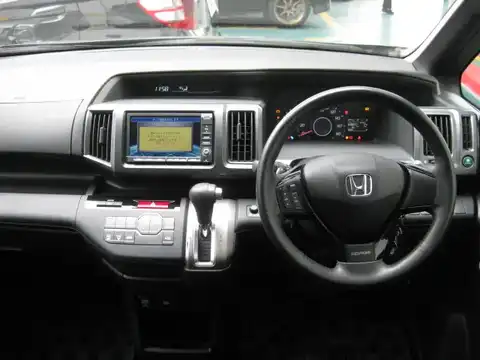 カタログ画像：ステップワゴンスパーダ （STEPWAGON SPADA） Ｚ 2011年8月 DBA-RK5 2000cc ポリッシュドメタル・メタリック 燃費13.2km / l 内装