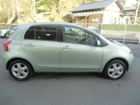 カタログ画像：ヴィッツ （VITZ） Ｕ 2005年12月 CBA-NCP95 1300cc ライトグリーンメタリック 燃費16.0km / l 外装