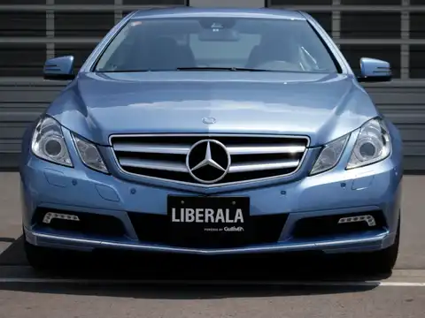 カタログ画像：Ｅクラス （E-CLASS） Ｅ３５０ クーペ 2009年7月 DBA-207356 3500cc インディゴライトブルー（Ｍ） 燃費9.1km / l フロント