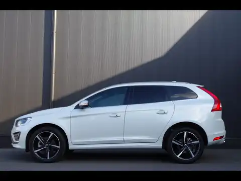 カタログ画像：ＸＣ６０ （XC60） Ｄ４ Ｒデザイン 2015年7月 LDA-DD4204TXC 2000cc アイスホワイト 燃費18.6km / l 外装