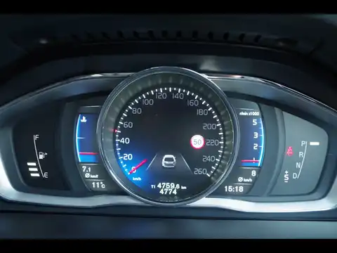 カタログ画像：ＸＣ６０ （XC60） Ｄ４ Ｒデザイン 2015年7月 LDA-DD4204TXC 2000cc アイスホワイト 燃費18.6km / l 内装