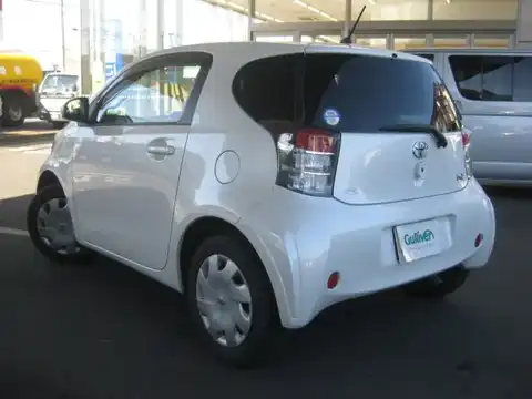 カタログ画像：ｉＱ （IQ） １３０Ｇ 2009年8月 DBA-NGJ10 1300cc ホワイトパールクリスタルシャイン 燃費20.8km / l バック