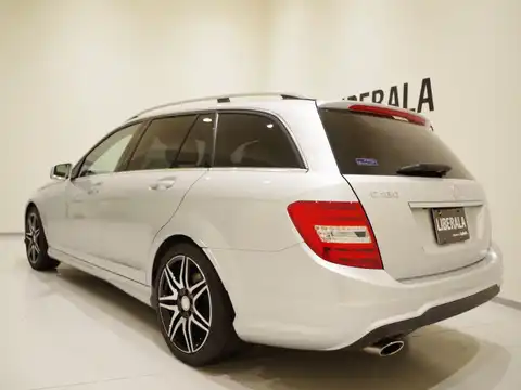 カタログ画像：Ｃクラスステーションワゴン （C-CLASS STATIONWAGON） Ｃ１８０ ブルーエフィシェンシー ステーションワゴン アバンギャルド 2012年7月 DBA-204249 1800cc イリジウムシルバー（Ｍ）orパラジウムシルバー（Ｍ）orダイヤモンドシルバー（Ｍ） 燃費13.2km / l バック