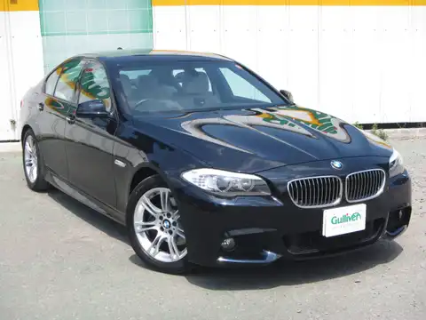 カタログ画像：５シリーズ （5 SERIES） ５２３ｉ Ｍスポーツパッケージ 2010年7月 DBA-FP25 2500cc ソフィスト・グレー・ブリリアント・エフェクト・メタリックorインペリアル・ブルー・ブリリアント・エフェクト・メタリック 燃費11.2km / l メイン（その他）