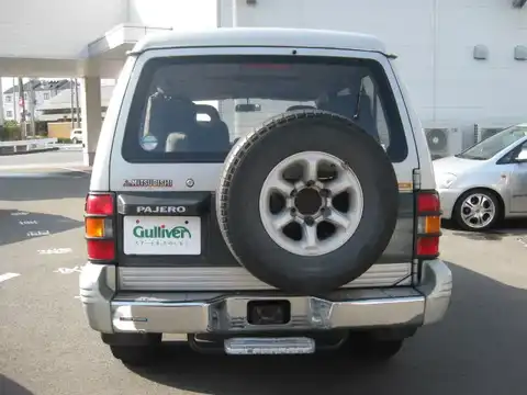 カタログ画像：パジェロ （PAJERO） ミッドルーフ ＸＦ 1994年8月 Y-V46W 2800cc ラガーディアシルバー（Ｍ） バック