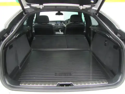 カタログ画像：Ｘ６ （X6） ｘＤｒｉｖｅ ３５ｉ 2010年11月 DBA-FG35 3000cc アルピン・ホワイトⅢ（ソリッド・カラー） 燃費8.5km / l 内装