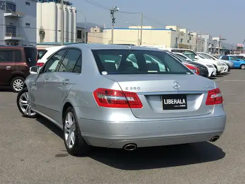 カタログ画像：Ｅクラス （E-CLASS） Ｅ３５０ ブルーテック アバンギャルド 2010年2月 LDA-212024C 3000cc パラジウムシルバー（Ｍ）orイリジウムシルバー（Ｍ） 燃費12.4km / l バック