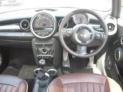 カタログ画像：ＭＩＮＩ （MINI） ジョンクーパーワークス クラブマン 2014年4月 CBA-MHJCW 1600cc ミッドナイト・ブラック（メタリック） 燃費16.3km / l 内装