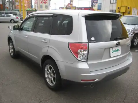 カタログ画像：フォレスター （FORESTER） ２．０ＸＴ 2010年4月 DBA-SH5 2000cc スパークシルバー・メタリック 燃費13.0km / l バック