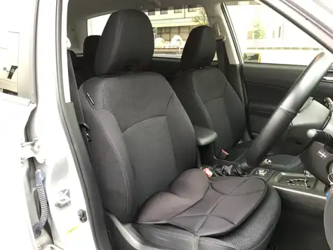 カタログ画像：フォレスター （FORESTER） ２．０ＸＴ 2011年8月 DBA-SH5 2000cc アイスシルバー・メタリック 燃費13.0km / l 内装