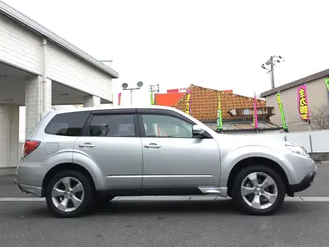 カタログ画像：フォレスター （FORESTER） ２．０ＸＴ 2011年8月 DBA-SH5 2000cc アイスシルバー・メタリック 燃費12.2km / l 外装