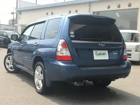 カタログ画像：フォレスター （FORESTER） ２．０Ｘ 2005年12月 CBA-SG5 2000cc ニューポートブルー・パール 燃費13.6km / l バック