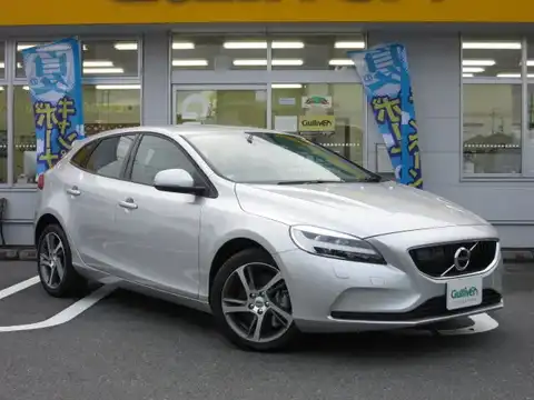 カタログ画像：Ｖ４０ （V40） Ｄ４ モメンタム 2019年10月 LDA-MD4204T 2000cc ブライトシルバーメタリックorエレクトリックシルバーメタリック 燃費20.0km / l メイン（その他）