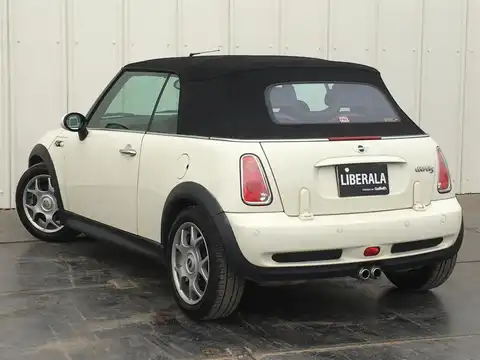 カタログ画像：ＭＩＮＩ （MINI） クーパーＳ コンバーチブル 2006年7月 GH-RH16 1600cc ペッパー・ホワイト（ソリッド） バック