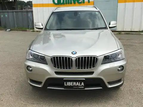 カタログ画像：Ｘ３ （X3） ｘＤｒｉｖｅ ３５ｉ 2013年9月 DBA-WX35 3000cc チタン・シルバー（メタリック・カラー）orミネラル・シルバー（メタリック・カラー） 燃費11.0km / l フロント