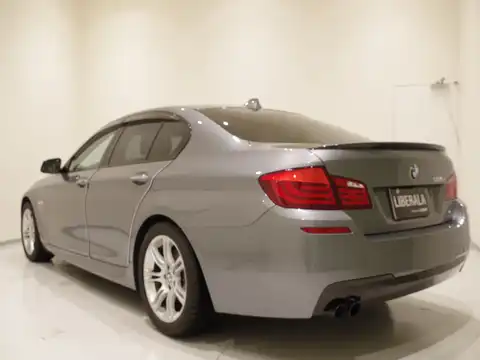 カタログ画像：５シリーズ （5 SERIES） ５２８ｉ Ｍスポーツパッケージ 2011年11月 DBA-XG28 2000cc 燃費13.6km / l バック