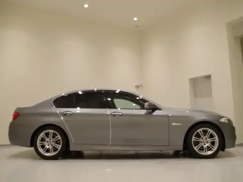 カタログ画像：５シリーズ （5 SERIES） ５２８ｉ Ｍスポーツパッケージ 2011年11月 DBA-XG28 2000cc 燃費13.6km / l 外装