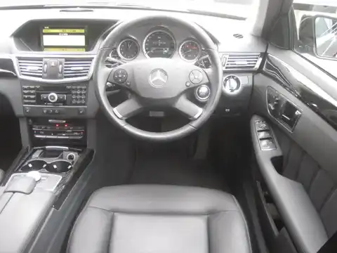 カタログ画像：Ｅクラス （E-CLASS） Ｅ３５０ アバンギャルド 2010年8月 DBA-212056C 3500cc キュープライトブラウン（Ｍ） 燃費9.5km / l 内装