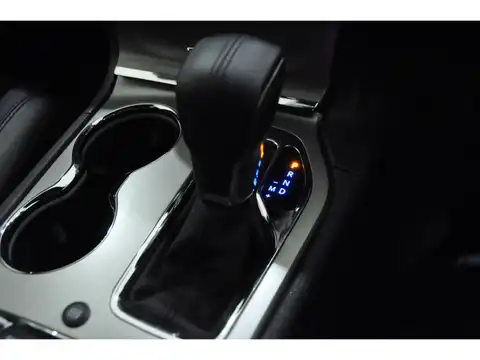 カタログ画像：ジープ・グランドチェロキー （JEEP GRAND CHEROKEE） アルティテュード 2017年3月 ABA-WK36TA 3600cc ダイアモンドブラッククリスタルパールコート 燃費9.6km / l 内装