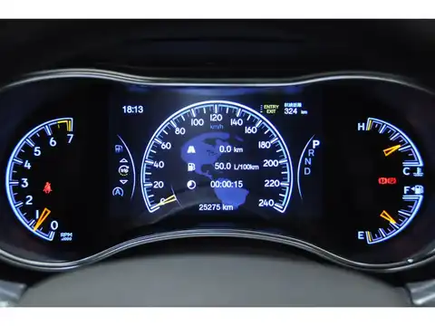 カタログ画像：ジープ・グランドチェロキー （JEEP GRAND CHEROKEE） アルティテュード 2017年3月 ABA-WK36TA 3600cc ダイアモンドブラッククリスタルパールコート 燃費9.6km / l 内装